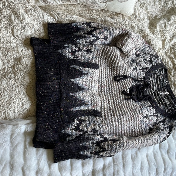 Free People Sweaters - Free People bohemian lace up sweater